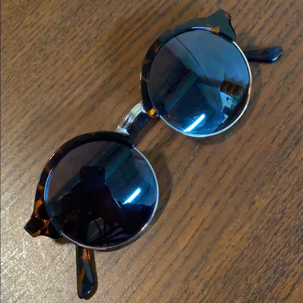 😎 Six pairs of Women’s round sunglasses 😎 - Picture 4 of 7